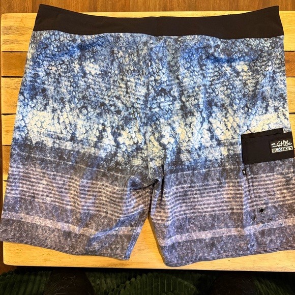 Salt Life Men's SLX-QD Vapor Stretch Board Shorts Swim Trunks Scales Camo - Picture 2 of 5